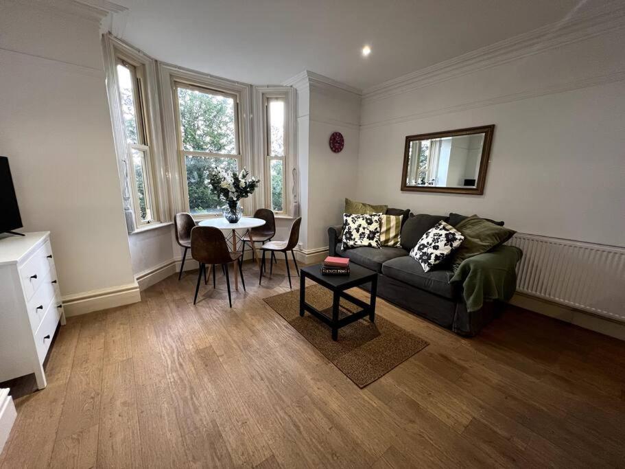 Ferienwohnung The Burley At Scalford House Melton Mowbray Exterior foto